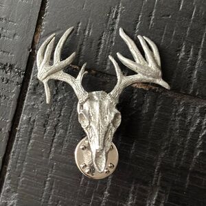 Pewter Lapel Pin Point Drop Time Steer Skull Hand Crafted Art​